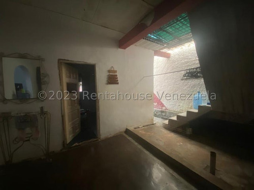 Re Vende ¡espacios Llenos De Luz Natural Te Esperan En Esta Casa Con Amplias Ventanas Y Excelente Ventilación! Un Hogar Donde La Alegría Siempre Está Presente 24-7428