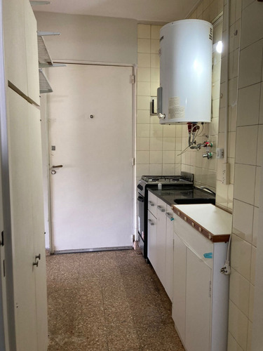 Monoambiente Con Balcón Corrido Al Frente - 2do. Piso Por Escalera