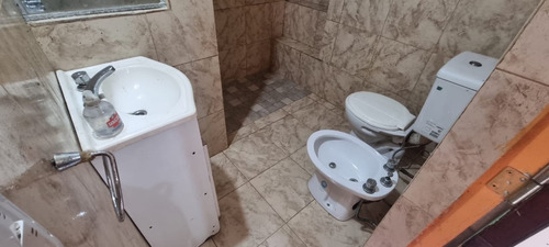 En Venta En Caseros Ph Al Fondo De 3 Amb. Con Patio Y Parrilla Propia. F: 9693