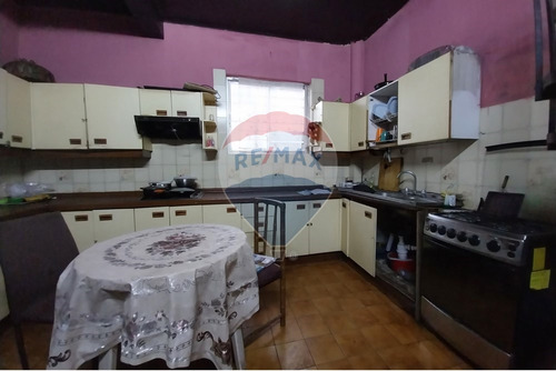 Casa En Venta Ñuñoa, 5d + 4b + 3est, Suarez Mujica