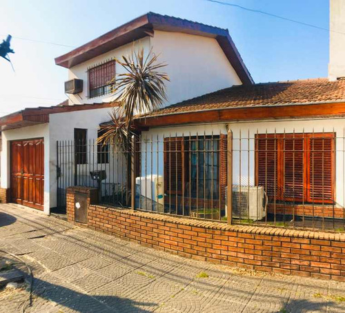 Chalet En Venta En Castelar Sur