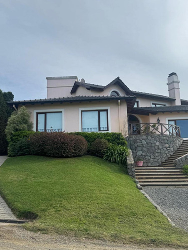 Casa En Venta - 3 Dormitorios 3 Baños - Tandil