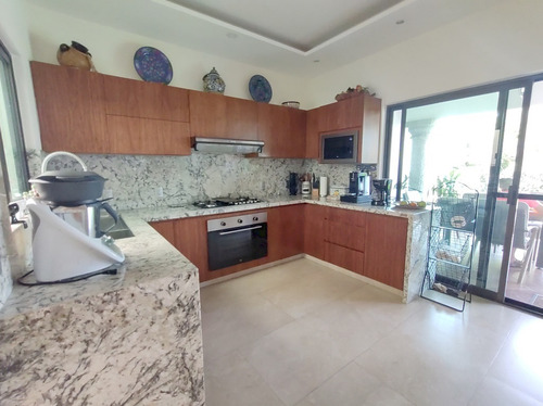 Casa Residencia En Venta En Lomas De Jiutepec.