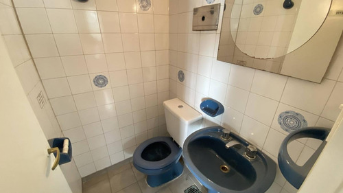 Imagen 16 de 22 de Venta Consultorio Oficina 5 Despachos Hall Sala De Espera Toilette Balcon Recoleta