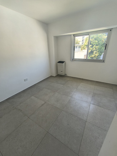 Venta Casa 3 Dormitorios, Amplio Jardín. 43 E/ 23 Y 24, La Plata