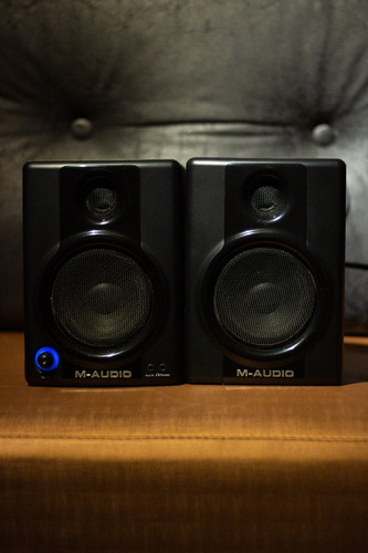 Monitor De Áudio M-audio Av30 (par)