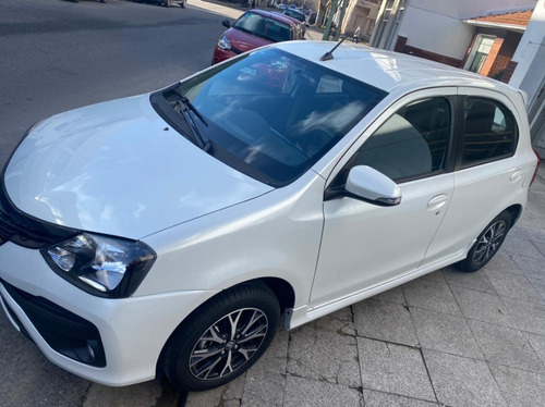 Imagen 10 de 12 de Toyota Etios 2022 0km Xls Pack 5p Automatico Blanco Perlado