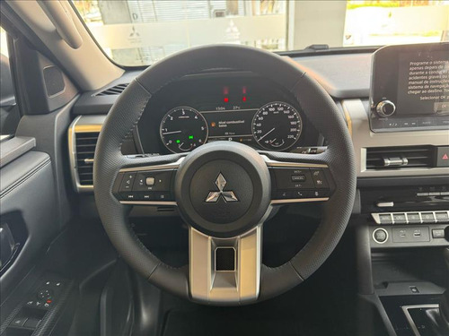 Mitsubishi Triton 2.4 Biturbo cd Hpe-s 4x4