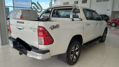 Imagen 4 de 6 de Toyota Hilux Sr 4x4 2.8