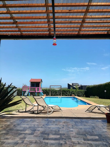 Se Vende Espléndida Casa Con Piscina Lomas De Mantagua Sur