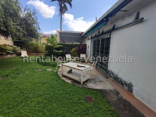 Casa En Esquina Que Combina Comodidad Y Ubicación Privilegiada Trigal Centro 25-6231