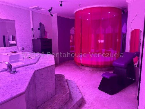 Hotel Aladdin Caracas En Venta: Exclusividad Y Elegancia En El Distrito Financiero Alfonso 24-21265
