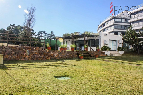 Imagen 17 de 24 de Apartamento En Brava 3 Dormitorios Y Dependencia - Punta Del Este Brava
