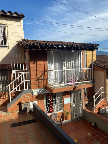 Se Vende Hermoso Apartamento En Un Segundo Piso,  Barrio Las Cometas-robledo