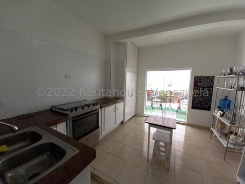 Edgar Centeno, Profesional Inmobiliario Vende Townhouse En Urbanizacion Monte Carmelo San Diego #22-15843