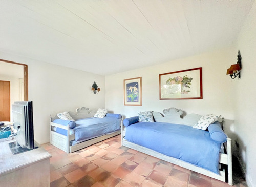 Oportunidad Gran Casa A Pasos De La Playa En Venta, Cachagua