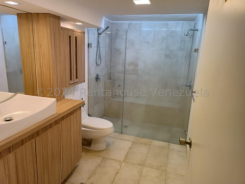 Apartamento Remodelado En Venta, Oportunidad, Urb. Sebucan