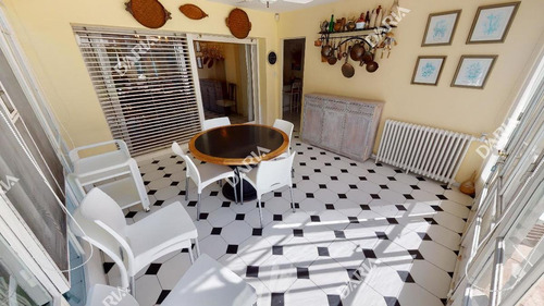 Imagen 14 de 30 de Excelente Chalet, Con Gran Jardin, Y Pileta, De Libertador Al Rio.