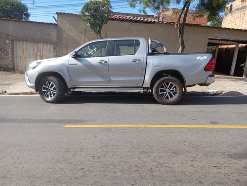 Toyota Hilux 2.8 Tdi Std Cab. Simples 4x4 2p