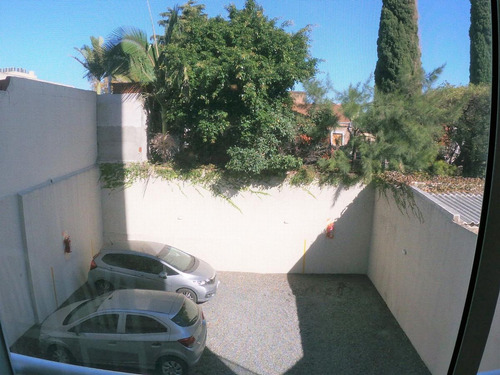 Venta De Hermoso Departamento 2 Amb Con Cochera Fija Cubierta!