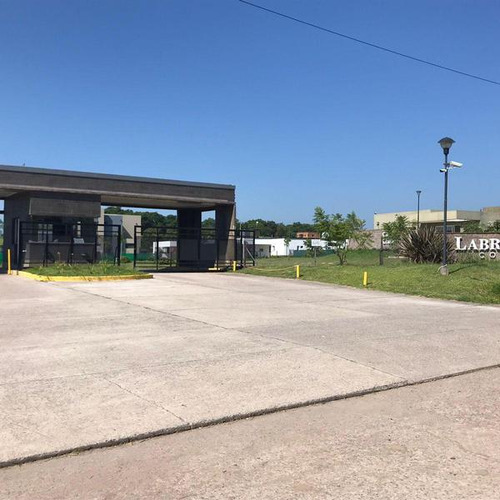 Terreno En Venta En Country Labradores, Los Nogales. Con Escritura!