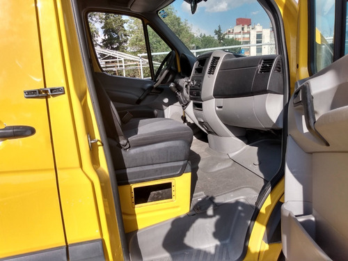 Imagen 7 de 10 de Crafter Cargo Van 3.8 Toneladas Std Tdi Amarilla 2016 Oferta