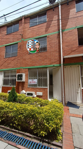 Casa De Conjunto En Venta, Barrio Boita, Kennedy