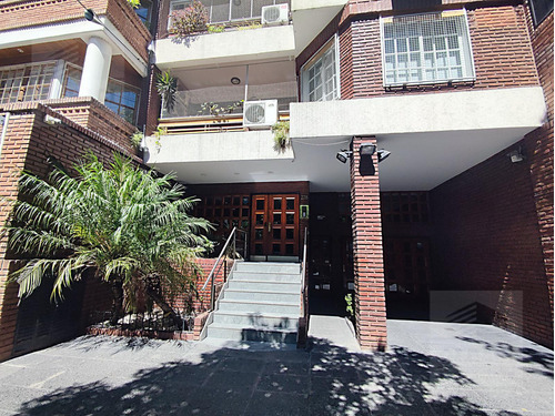 Excelente Piso De 5 Ambientes Con 2 Cocheras En Caballito