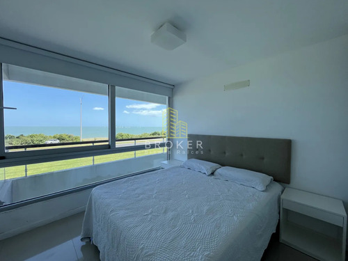 Venta Apartamento Primera Linea Mansa Frente Al Mar Con Parrillero Propio. Punta Del Este Uruguay