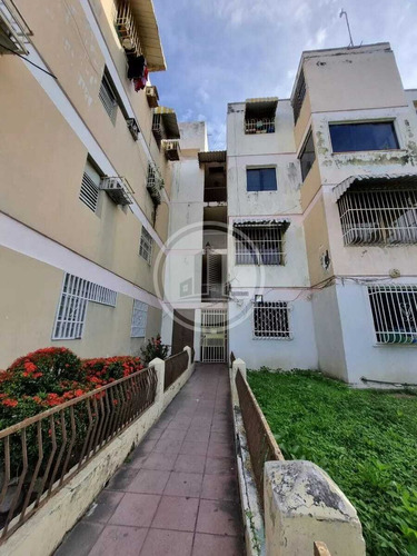 Cómodo Apartamento En Venta En La Urb. Las Acacias, 011jsc