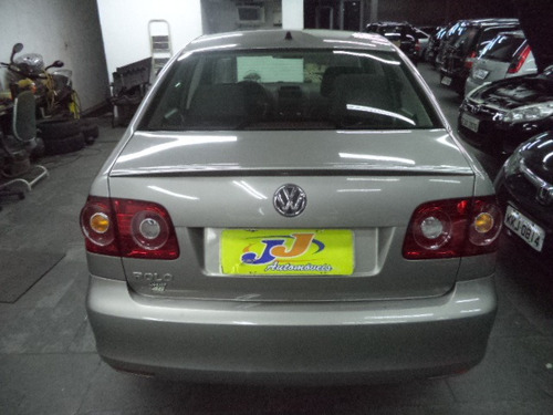 Volkswagen Polo Sedan 1.6 8v Vht Comfort Total Flex Completo