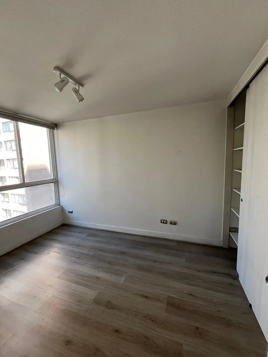 Imagen 4 de 16 de Arriendo Departamento 1d1b, Santa Rosa, Metro Sta Lucia