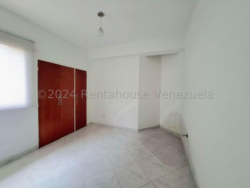 Excelente Apartamento En Venta Urb. San Jacinto, Maracay, Con Planta Electrica, Piso Bajo, 24-28825 Mv