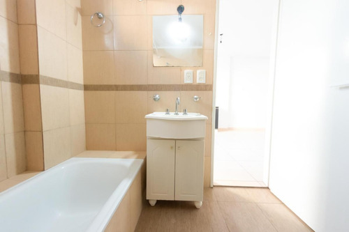 Imagen 14 de 16 de Venta-caseros Centro-departamento De 2 Ambientes Con Cochera Fija, Cubierta Y Balcón.