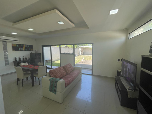 Casa En Venta- Parque Sicardi. 2 Dormitorios, Garaje, Parrilla, Parque, 659 Esquina 13