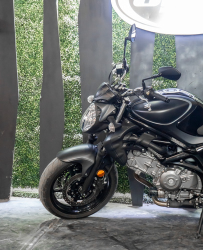 Suzuki Gladius 650 2013