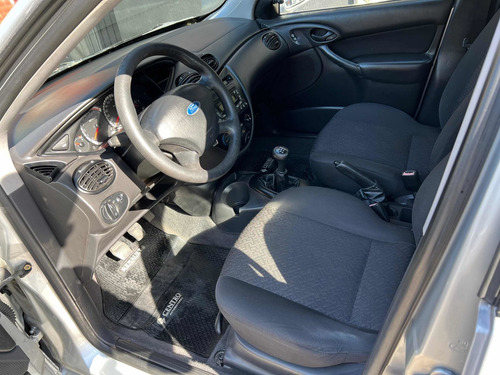 Imagen 10 de 13 de Ford Focus 2009 1.6 Ambiente Mp3