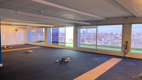 Oficina En Venta, En La Ciudad Vieja, Sobre La Calle Misiones - Con Una Terraza Increible De 40m2 Con Vista Despejada Y Mucho Sol.