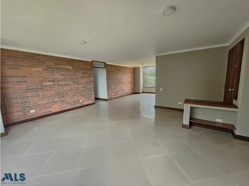 Amplios Espacios Y Excelente Ubicacion(mls#255253)