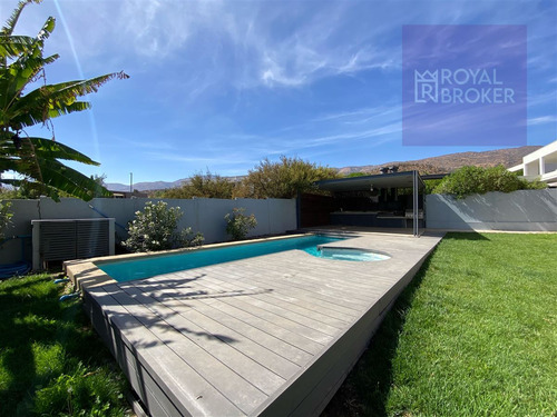 Casa En Venta De 4 Dorm. En Colina