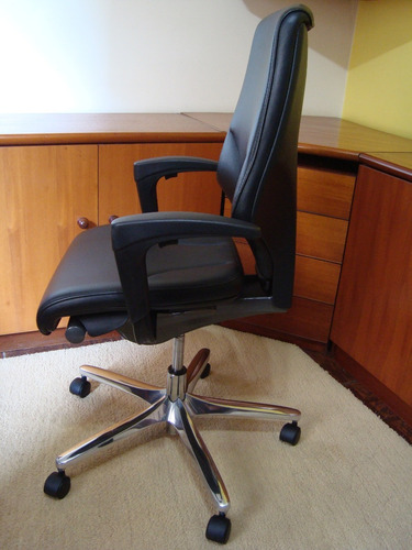 Cadeira Escritório Giroflex/ Candall 64 F8 - Similicouro (Usado)