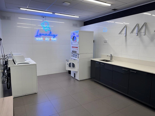 Amplio Y Moderno En Centro De Comercial Y Cultural Socos