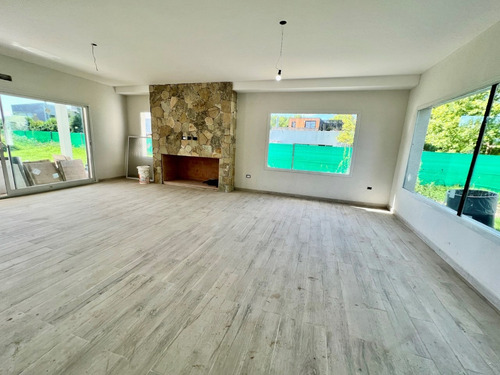 Imagen 6 de 30 de Vendo Increible Casa En Haras, 5 Habitaciones Enormes Y Terminaciones Unicas!!