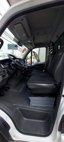 Imagem 12 de 15 de Iveco Daily 35s14 Baú 2018