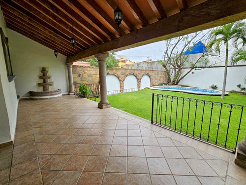 Casa En Venta En Fraccionamiento Privado, En Lomas De Atzingo, Cuernavaca.