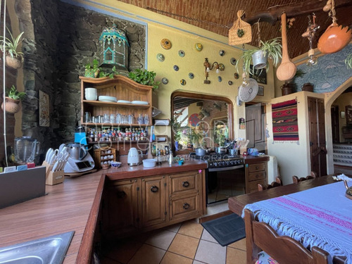 Casa En Venta En Huertas La Joya, Estilo Campestre, Con 4 Recámaras