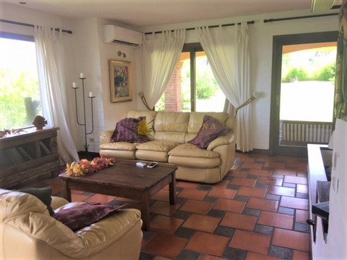 Hermosa Y Exclusiva Casa En Punta Del Este, A Metros De La Playa Mansa!!! Consulte!!!- Ref: 1925