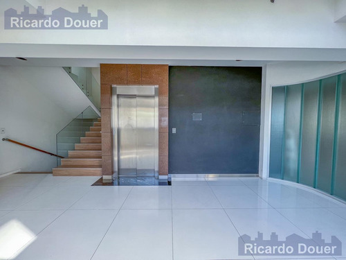 Imagen 20 de 30 de Excelente Edificio De Oficinas En Olivos