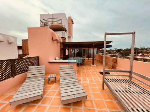Vendo Penthouse En Playa Mansa- Ref: 541