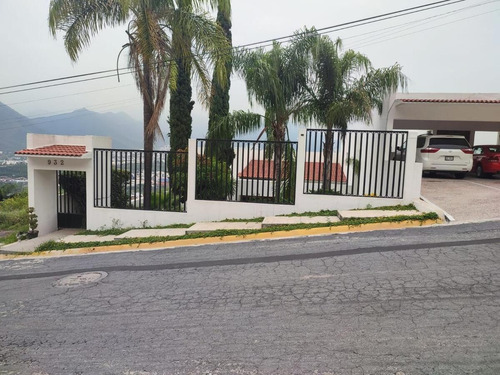 Casa En Venta En Contry La Escondida En Guadalupe